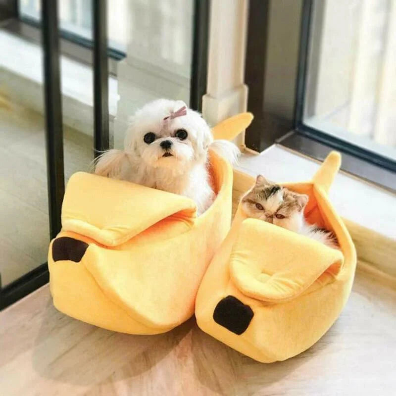 AnimalsShop™ Cute Banana-Shaped Cat Bed – Cozy and Durable Pet House with Soft Cushion | Warm Portable Basket for Cats and Small Dogs